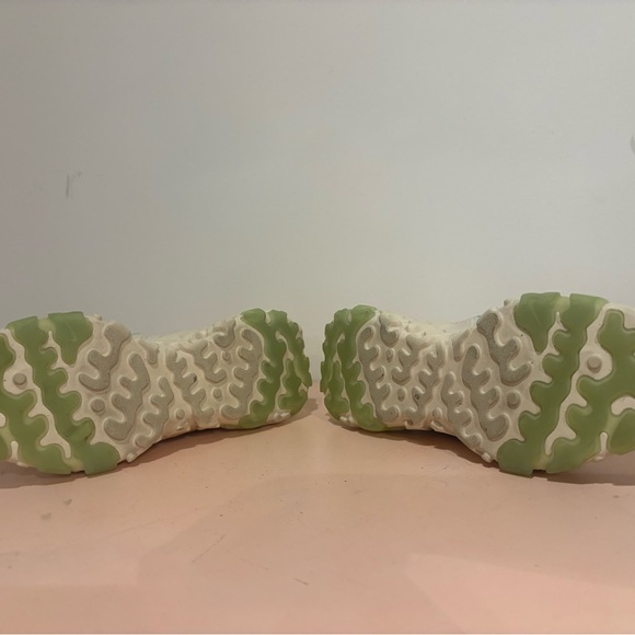 Nike - Picture 3 of 6